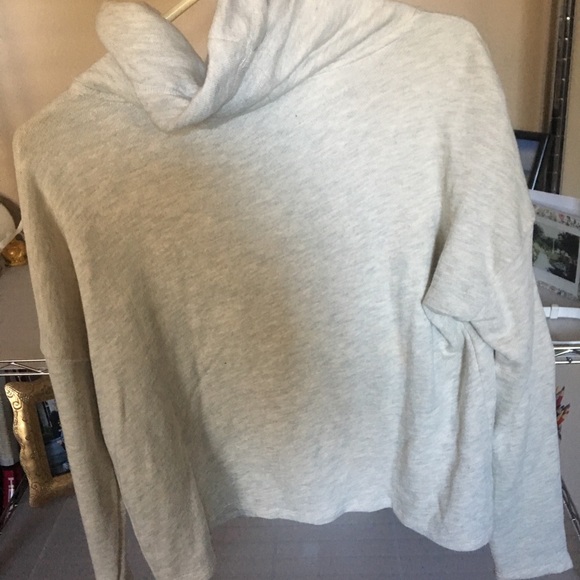 Never worn stylish sweatshirt - Picture 3 of 3